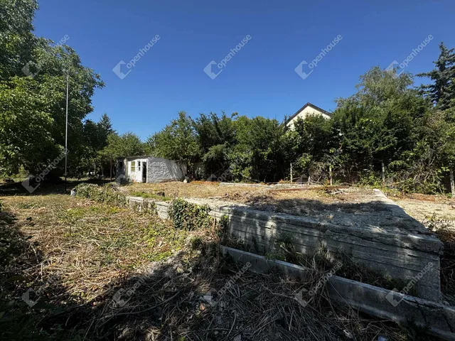 Eladó telek Balatonkenese 760 nm