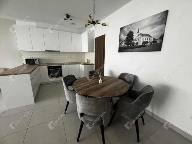 Kiadó lakás Székesfehérvár, Belváros 134 nm