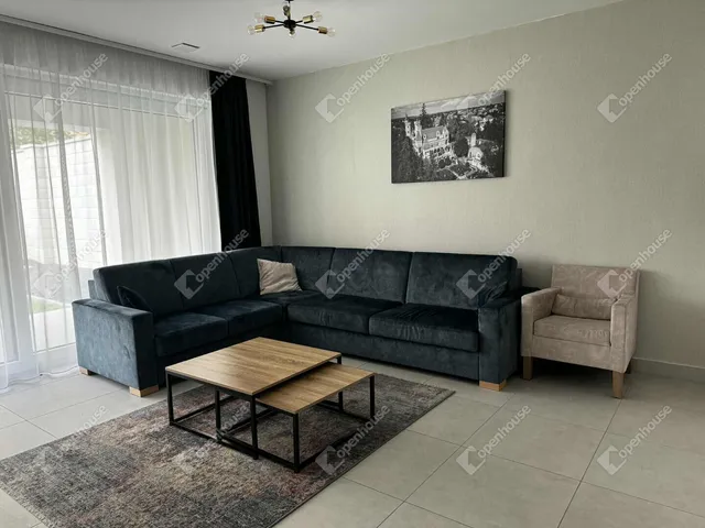 Kiadó lakás Székesfehérvár, Belváros 134 nm