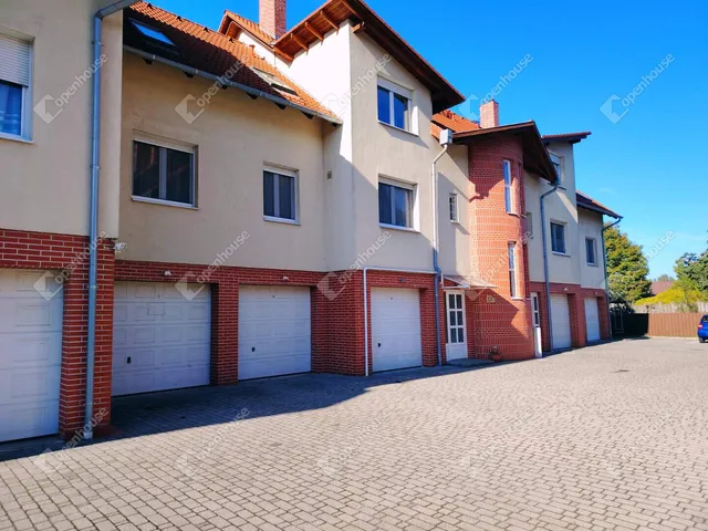 Eladó lakás Székesfehérvár, Belváros 106 nm