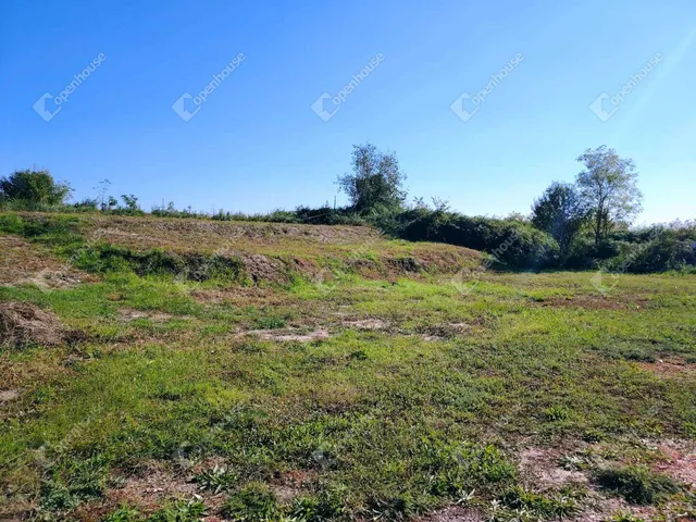Eladó telek Szabadbattyán 865 nm