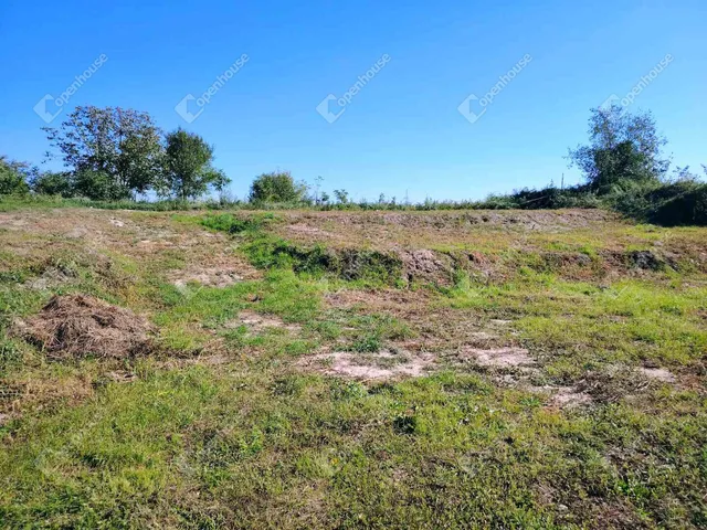 Eladó telek Szabadbattyán 865 nm