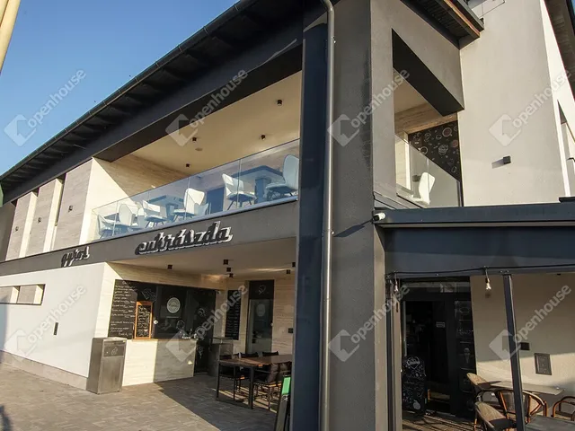 Eladó kereskedelmi és ipari ingatlan Szabadbattyán 300 nm