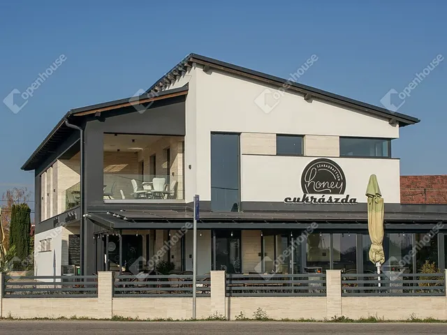 Eladó kereskedelmi és ipari ingatlan Szabadbattyán 300 nm