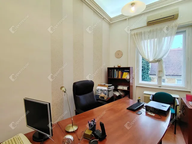 Eladó kereskedelmi és ipari ingatlan Székesfehérvár, Belváros 13 nm