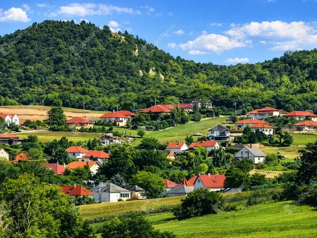 Eladó telek Szomor 1079 nm