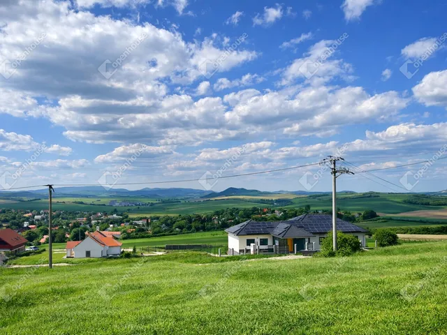 Eladó telek Szomor 1079 nm