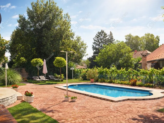 Eladó kereskedelmi és ipari ingatlan Gyenesdiás 484 nm