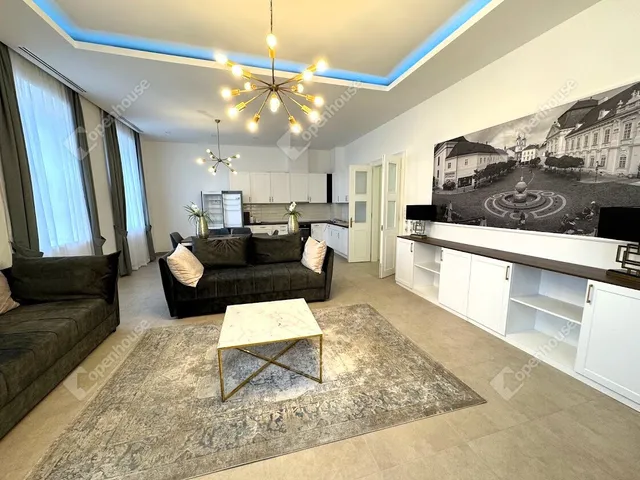 Kiadó lakás Székesfehérvár, Belváros 133 nm