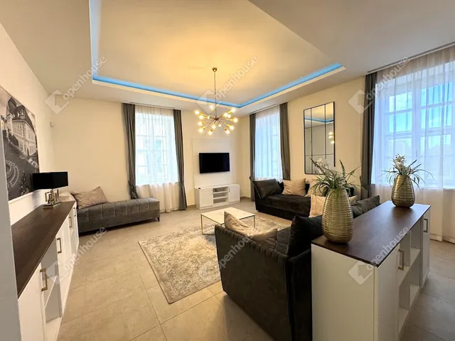 Kiadó lakás Székesfehérvár, Belváros 133 nm