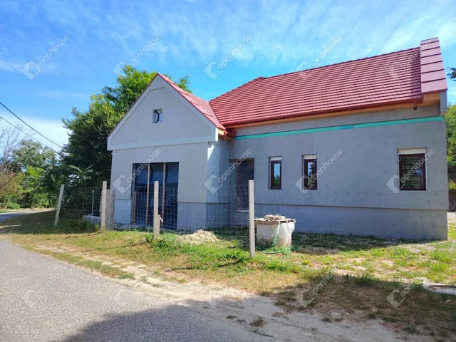 Eladó ház Vértesacsa 214 nm