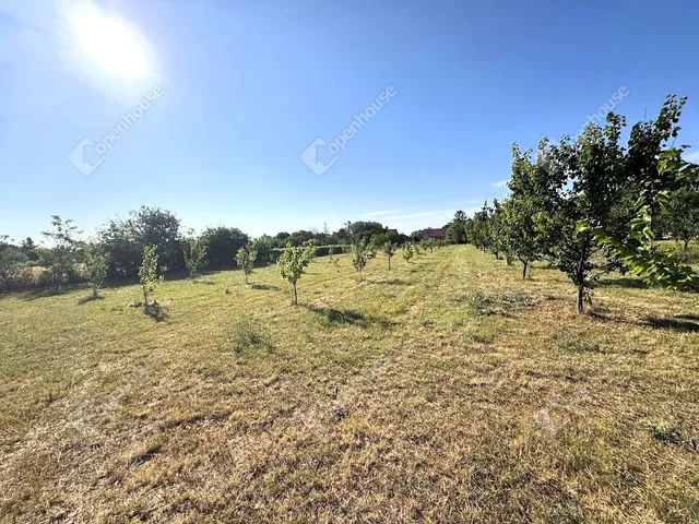 Eladó telek Úrhida 5867 nm