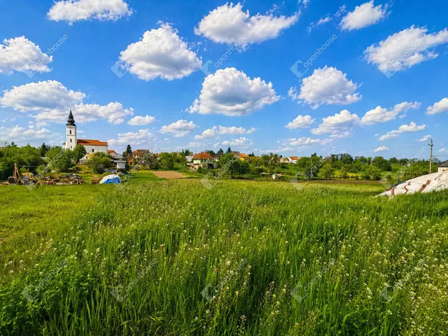 Eladó telek Pázmánd 2676 nm