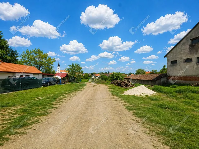 Eladó telek Pázmánd 2676 nm