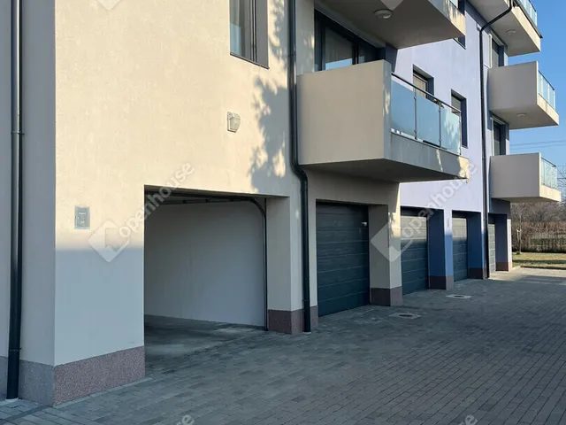 Eladó garázs Székesfehérvár 28 nm