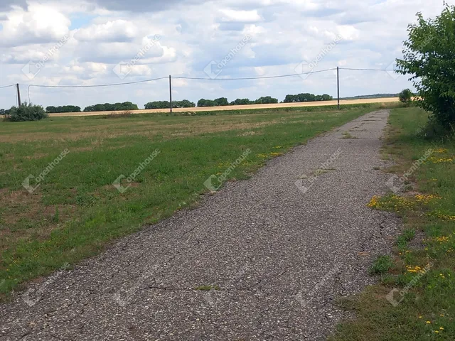 Eladó telek Szolnok 832 nm