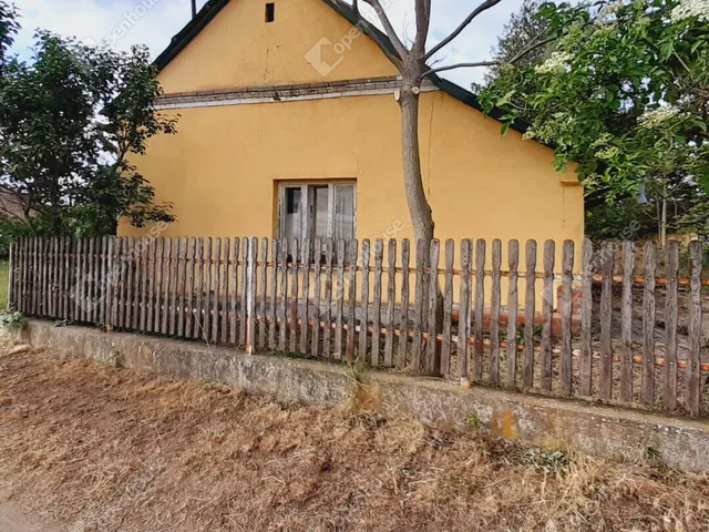 Eladó ház Tiszakürt 42 nm