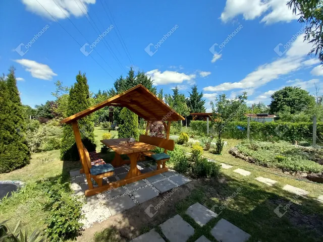 Eladó telek Besenyszög 800 nm