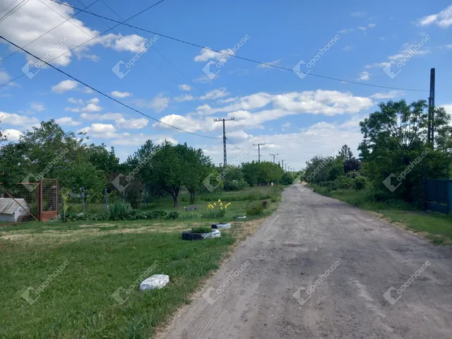 Eladó telek Besenyszög 800 nm