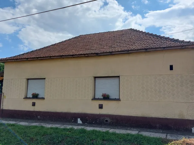 Eladó ház Almáskamarás 130 nm