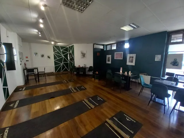 Eladó kereskedelmi és ipari ingatlan Szolnok 83 nm