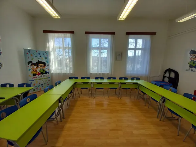 Kiadó kereskedelmi és ipari ingatlan Szolnok 40 nm