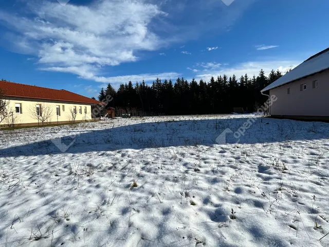 Eladó telek Magyarlak 1265 nm