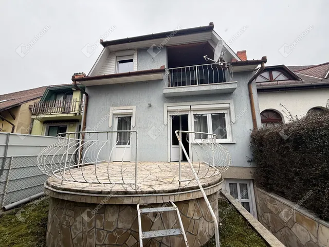 Eladó ház Bük 204 nm