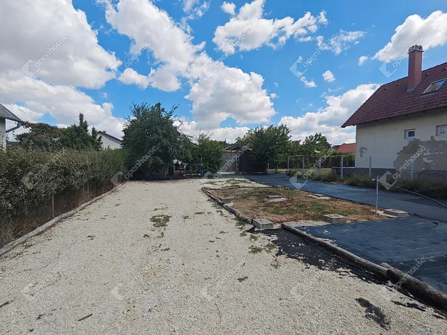 Eladó telek Borgáta 350 nm