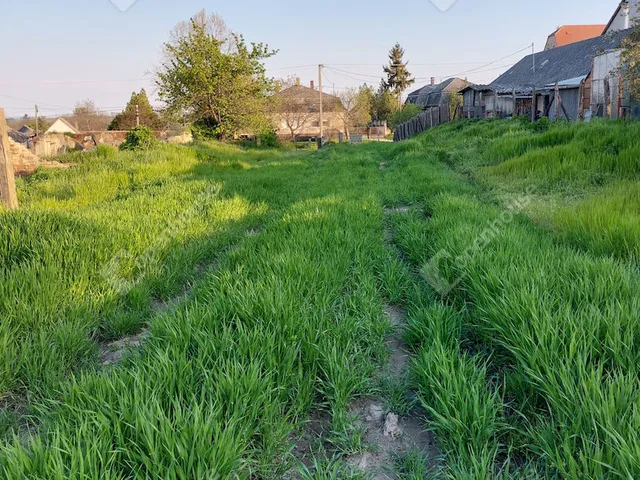 Eladó telek Szákszend 2321 nm