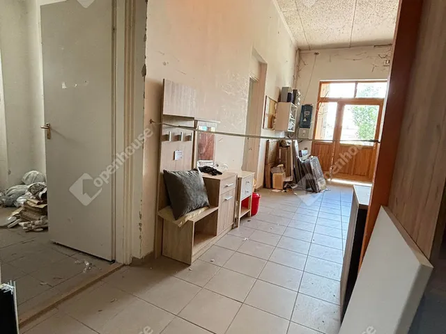 Eladó kereskedelmi és ipari ingatlan Tatabánya 1138 nm