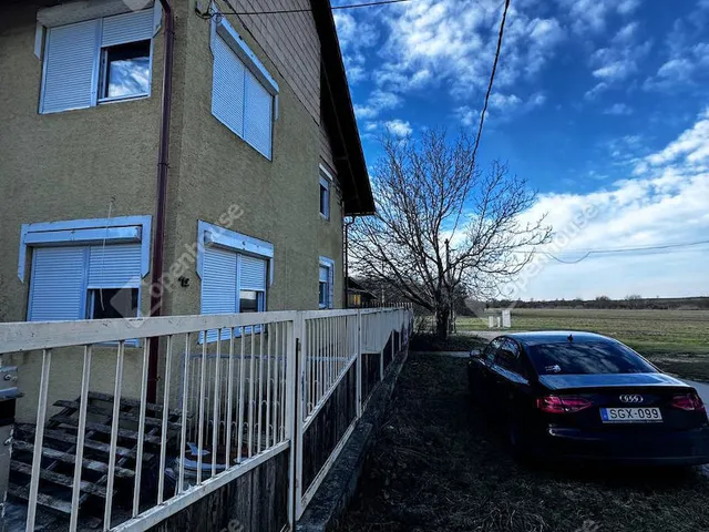 Eladó ház Szomód 255 nm
