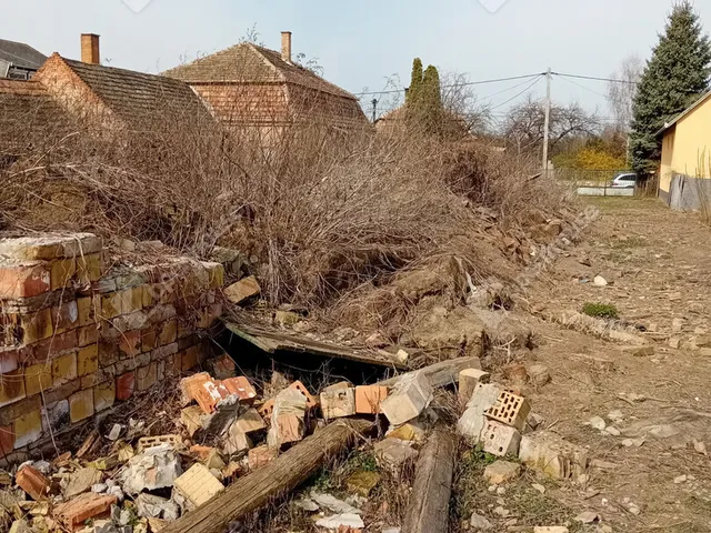 Eladó telek Mocsa 810 nm