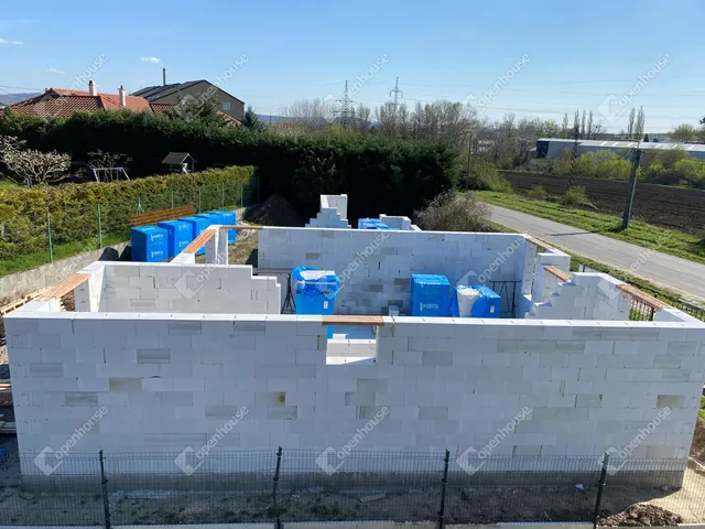 Eladó lakás Tatabánya, Kertváros 99 nm