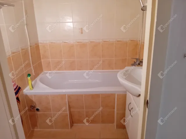 Eladó lakás Tatabánya, Újváros 68 nm