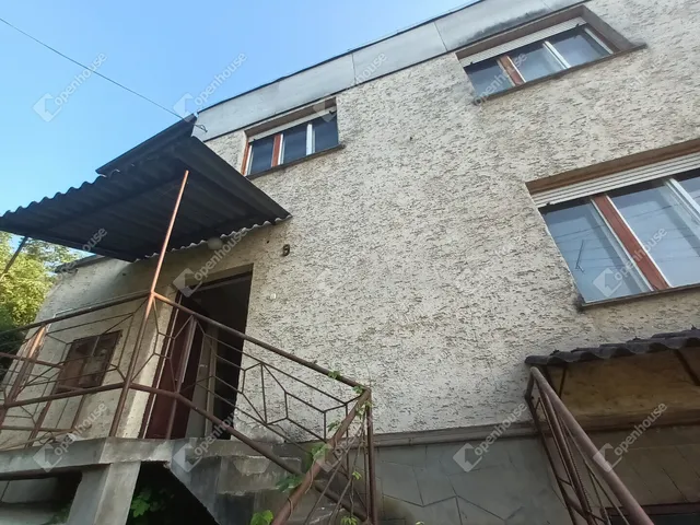 Eladó ház Lábatlan 150 nm