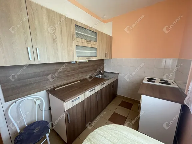 Kiadó lakás Tatabánya, Dózsakert 49 nm