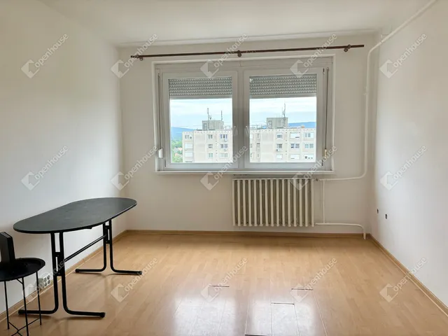 Eladó lakás Oroszlány 53 nm
