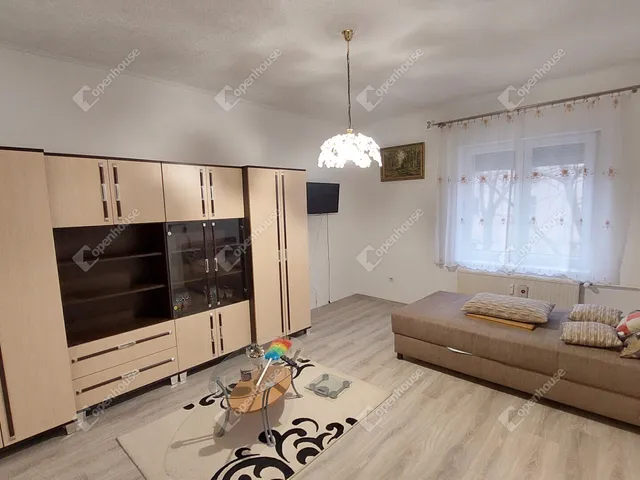 Eladó lakás Oroszlány 35 nm