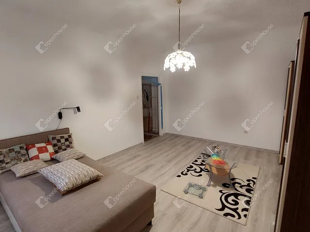 Eladó lakás Oroszlány 35 nm