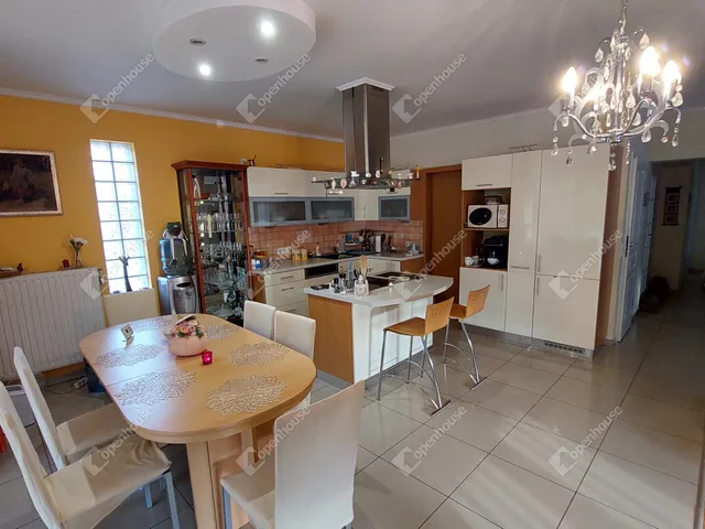 Eladó ház Tatabánya, Kertváros 241 nm