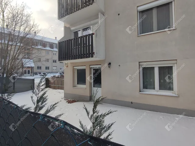 Eladó lakás Tatabánya, Sárberki lakótelep 67 nm