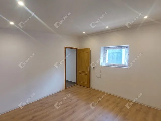 Eladó ház Neszmély 32 nm