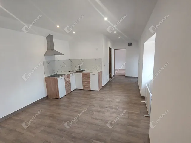 Eladó ház Neszmély 32 nm