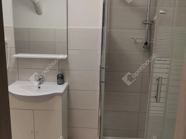 Kiadó ház Komárom, Szőny 304 nm