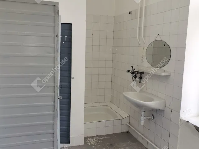 Eladó kereskedelmi és ipari ingatlan Lábatlan 397 nm