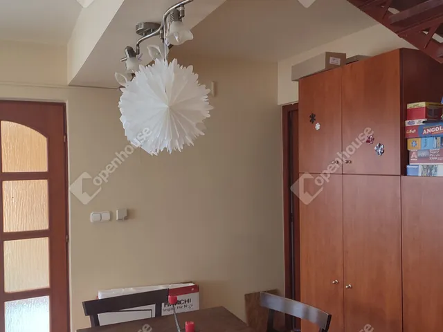 Kiadó ház Naszály 148 nm