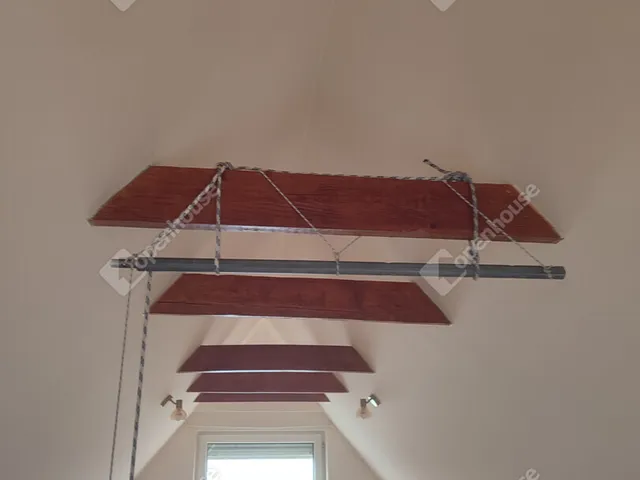 Kiadó ház Naszály 148 nm