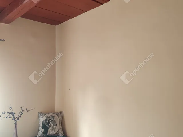 Kiadó ház Naszály 148 nm