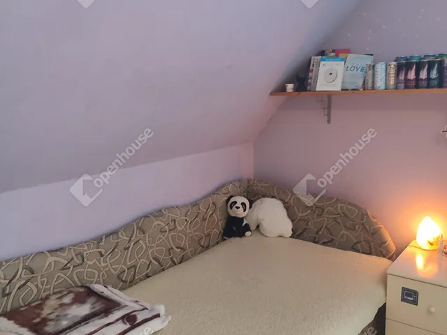 Kiadó ház Naszály 148 nm